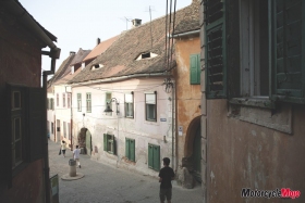 Motorcycle-Mojo_02_Transylvania